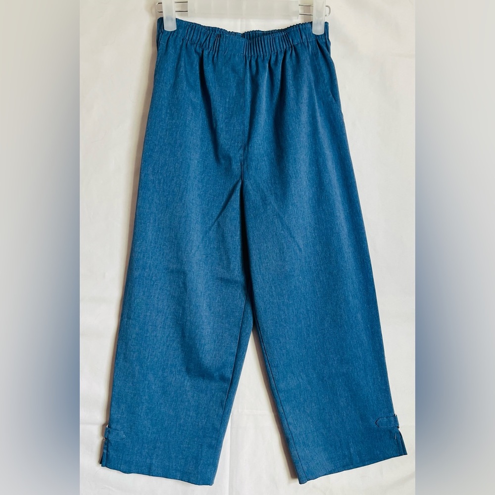 ALIA Blue Chambray Pull-On Capris with Hem Buckles - Size M
